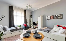 d.Five Sörház Apartment